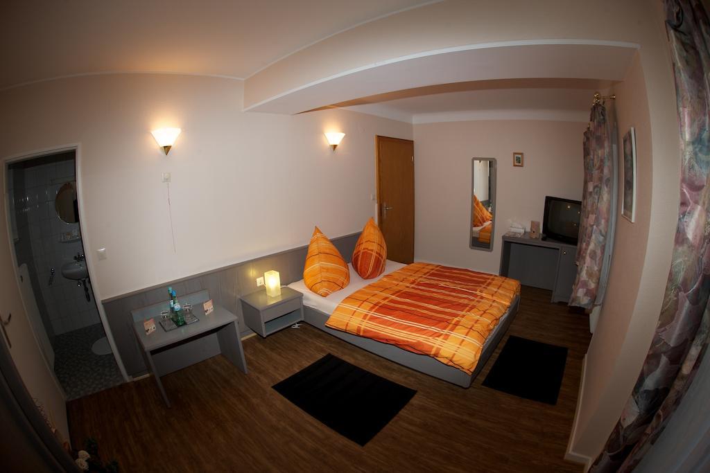 Auberge Du Chateau Stadtbredimus Exteriör bild
